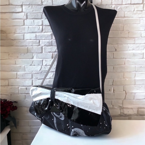 Cynthia Matthews Handbags - CYNTHIA Matthews Vintage Black and White Patent Leather and Fabric Shoulder Bag